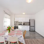 - Starigrad Paklenica-rovanjska, Zadarska Apartment