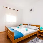 - Starigrad Paklenica-rovanjska, Zadarska Apartment