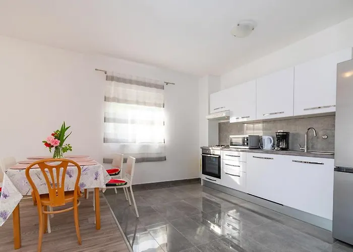 Appartement - Starigrad Paklenica-rovanjska, Zadarska *