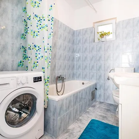 - Starigrad Paklenica-rovanjska, Zadarska Ясенице