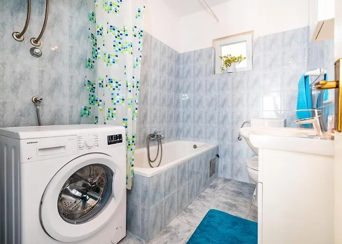 - Starigrad Paklenica-rovanjska, Zadarska Ясенице