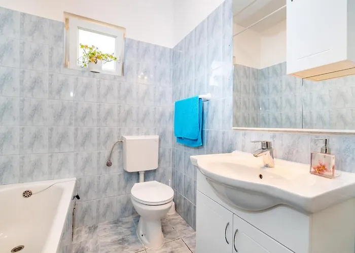 - Starigrad Paklenica-rovanjska, Zadarska Апартаменты Ясенице